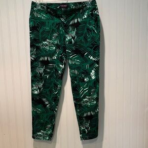 Roz & Ali Tropical Leaf design Cropped Pants Size 6